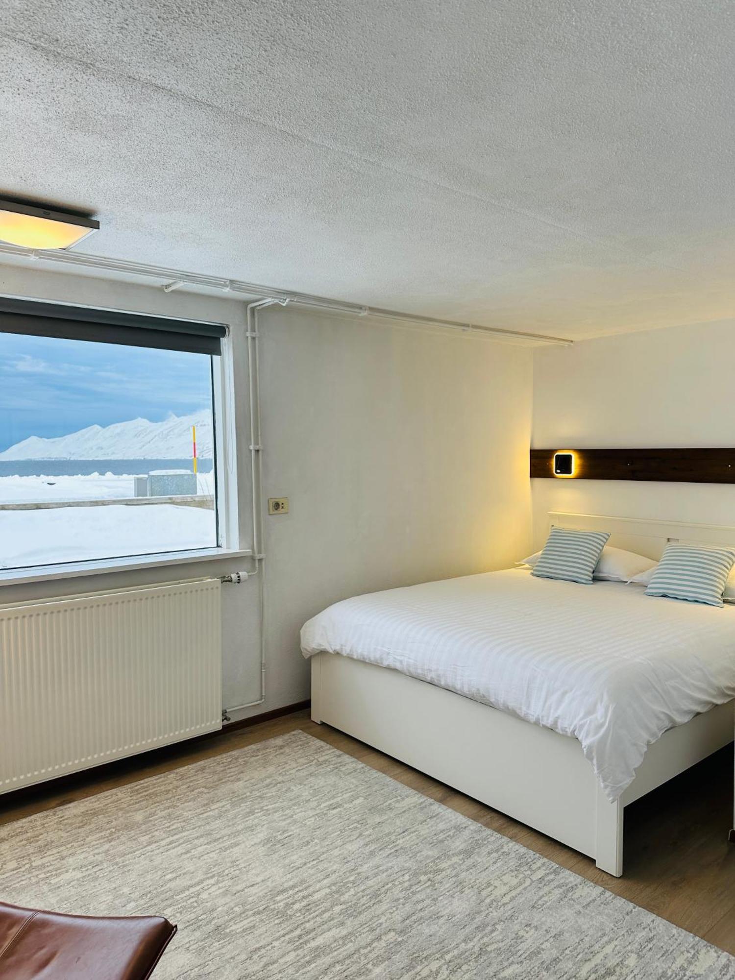 Waterfront Fjord House Hotel Arskogssandur Room photo